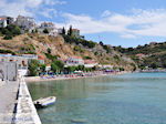 Het strand aan de haven van Pythagorion - Eiland Samos