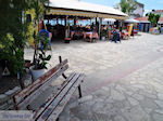 Zitbankje dorpsplein Heraion (Ireon) - Eiland Samos